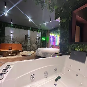 https://jungle-au-centre-de-marrakech-avec-jacuzzi.marrakeshhotelsmorocco.com